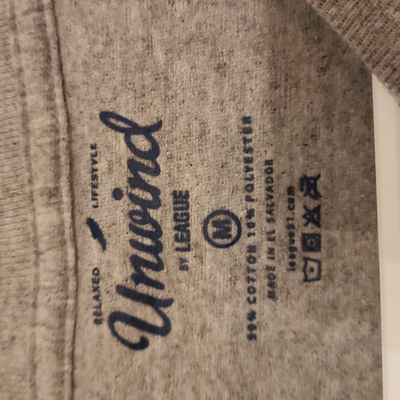 Kansas University Mom gray short sleeve  t-shirt size medium by Unwind - Picture 4 of 8